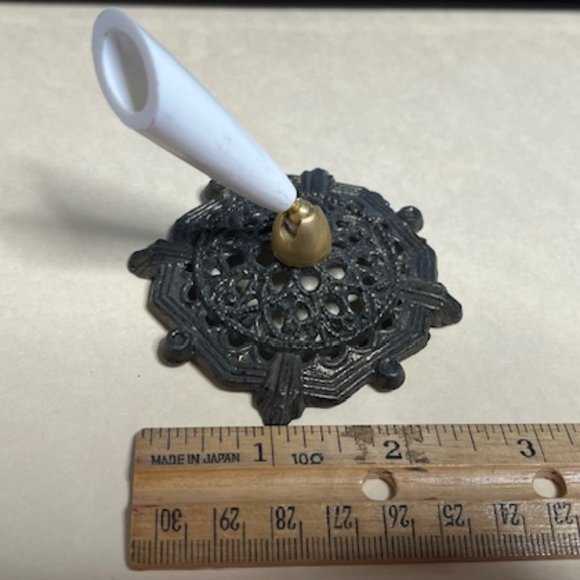 VTG Pen Holder Desk Wedding Reception Brass Ornate Filigree Metal Base 3" - Picture 9 of 9